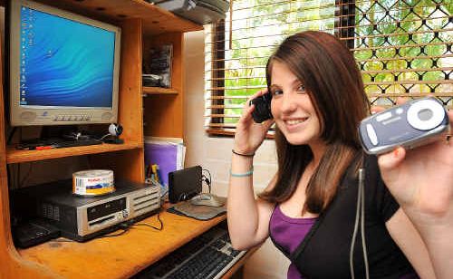 Local teen Jade Bromell is excited about her new business venture, Ten Dollar Teens. Local teen Jade Bromell is excited about her new business venture, Ten Dollar Teens.